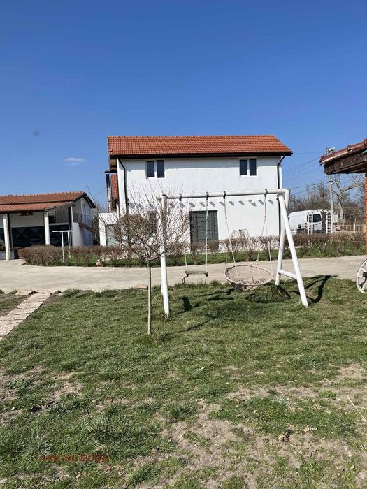 Къща в Добрич, област-с.Сенокос площ 350 цена 420000