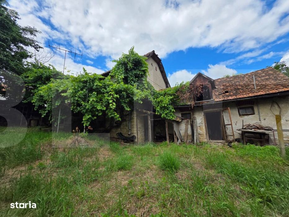 Casa traditionala din caramida in satul Anghelus