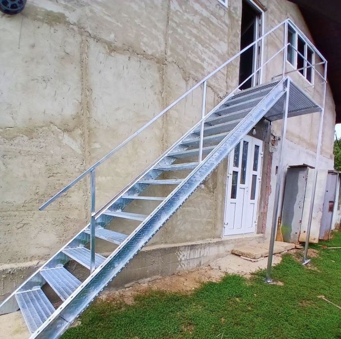 Scări metalice zincate