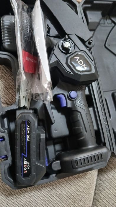 Fierăstrău pe acumulator