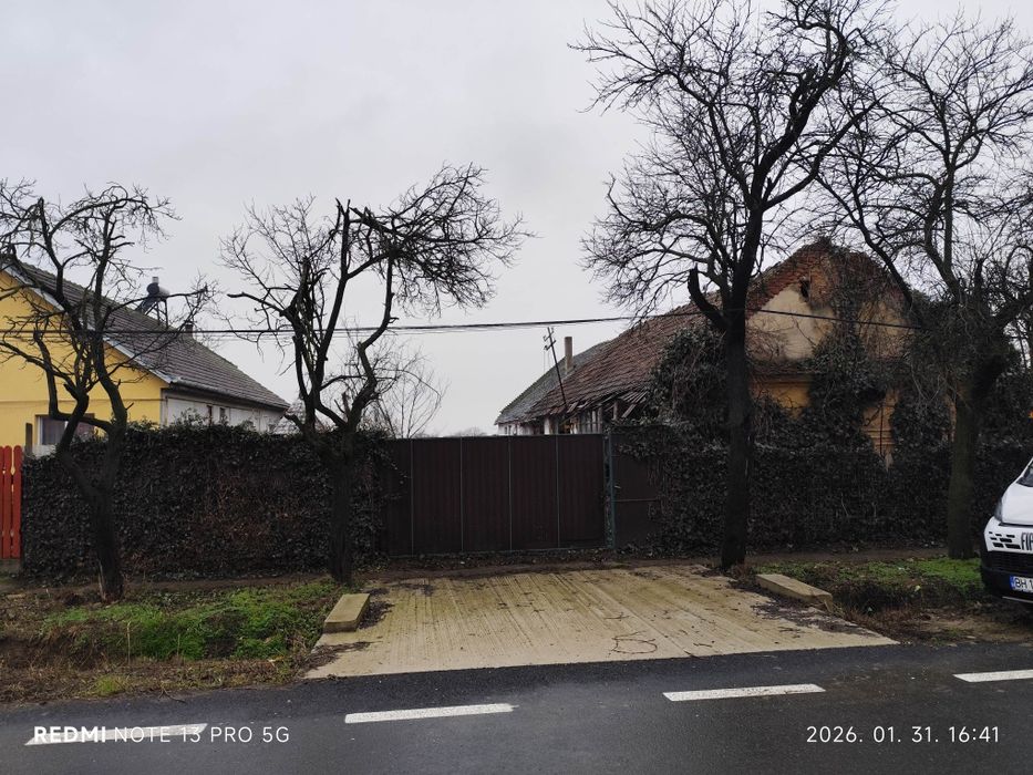 Vand teren intravilan cu casa  la Salard