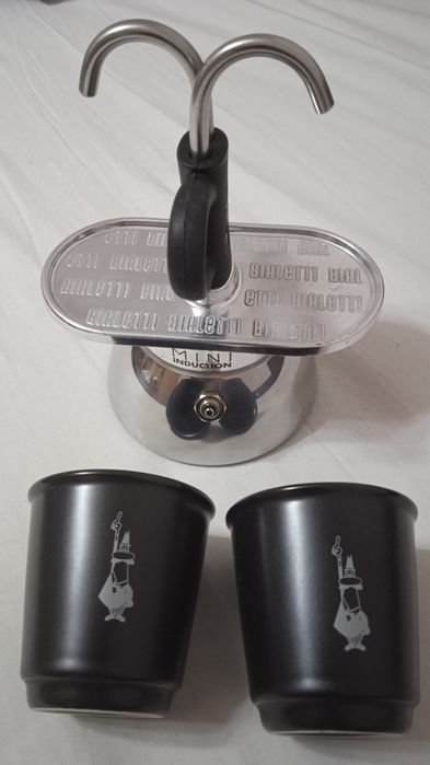 Комплект кафеварка с 2 броя чаши Set Mini Bialetti индукционна черна