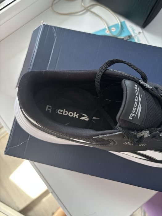 Продам кроссовки Reebok 44