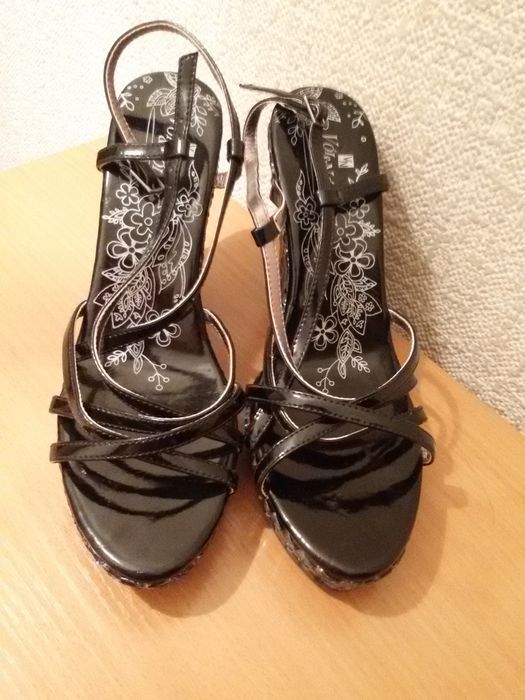 Женская обувь, туфли , сапоги.