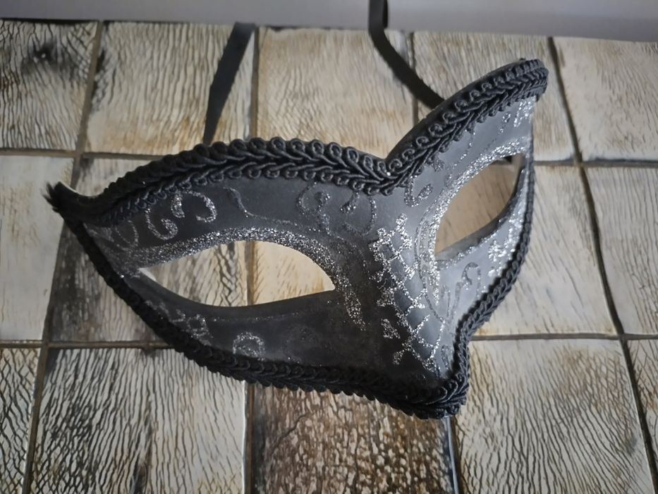 Дамска маска за бал от Венеция