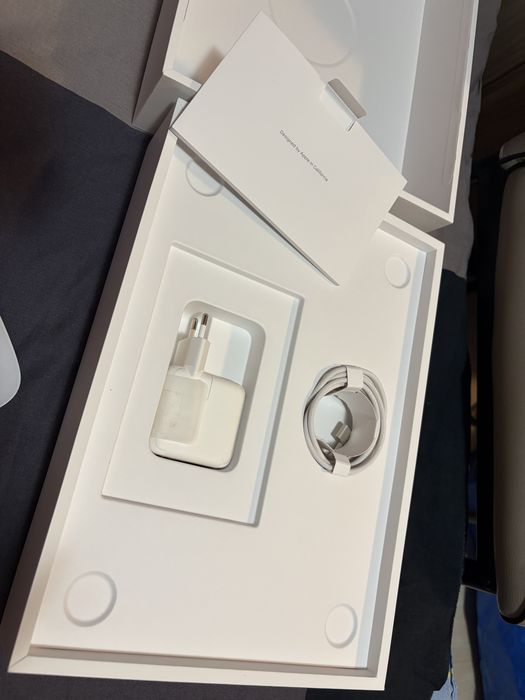 MacBook Air M4 (2025г.)Цвят-Starlight.ПОДАРЪК MAGICMOYSE