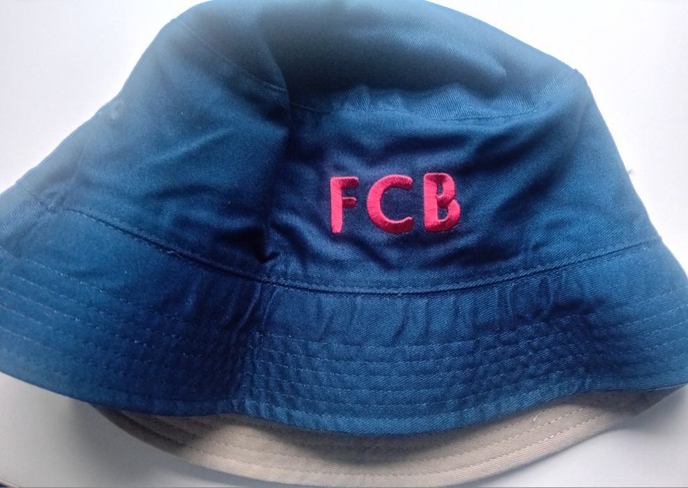Двулицева шапка на Барселона