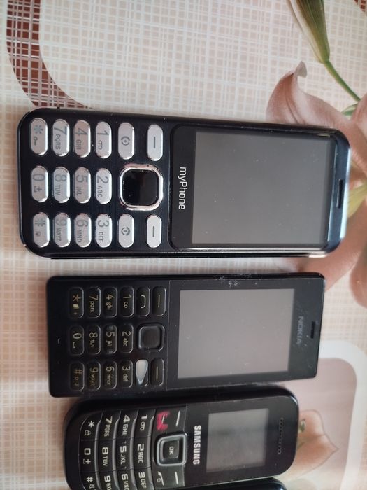 Телефони за части