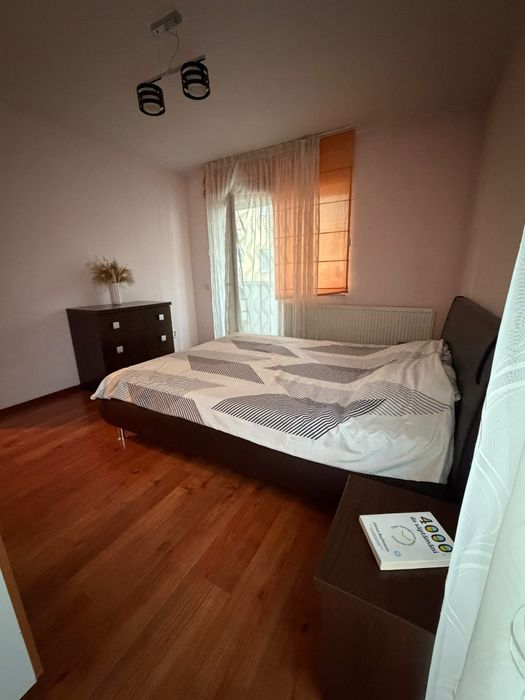Inchiriez apartament str.Muzeul Apei Floresti