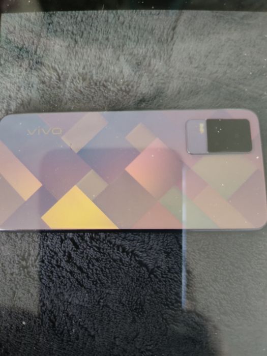 Продам телефон Vivo V21e