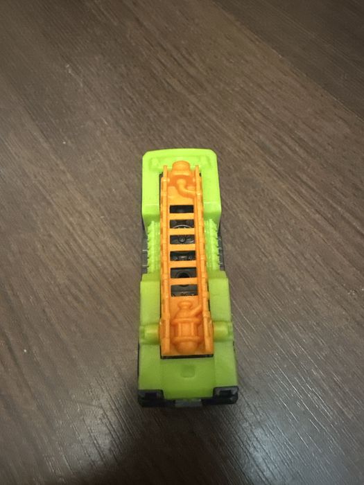 Продавам Hotwheel бус