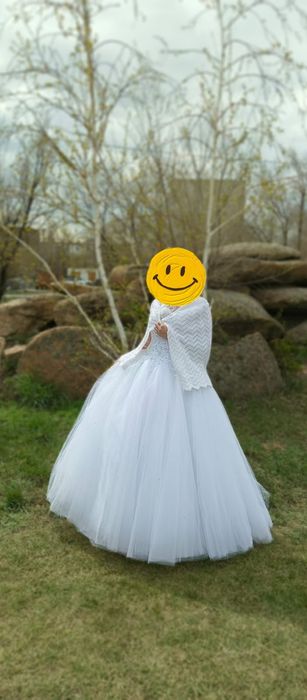 Продам свадебное платье.Очень красивое. Цена  25000.