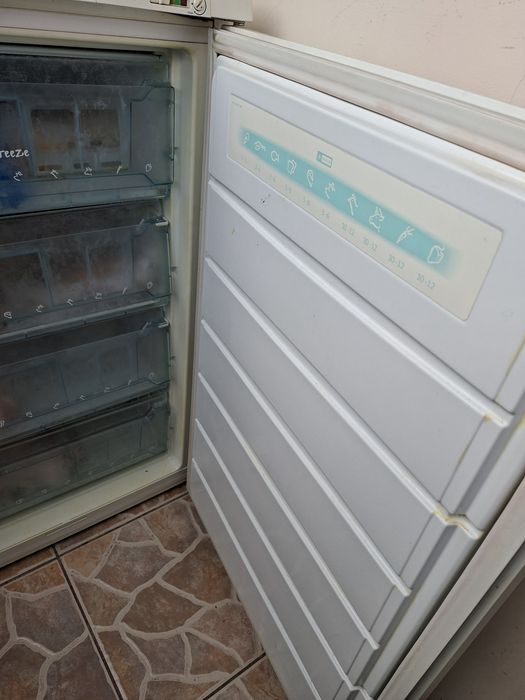 Прадавам работещ фризер      Electrolux запазен