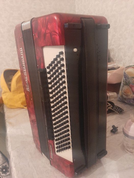 Royal standard баян.