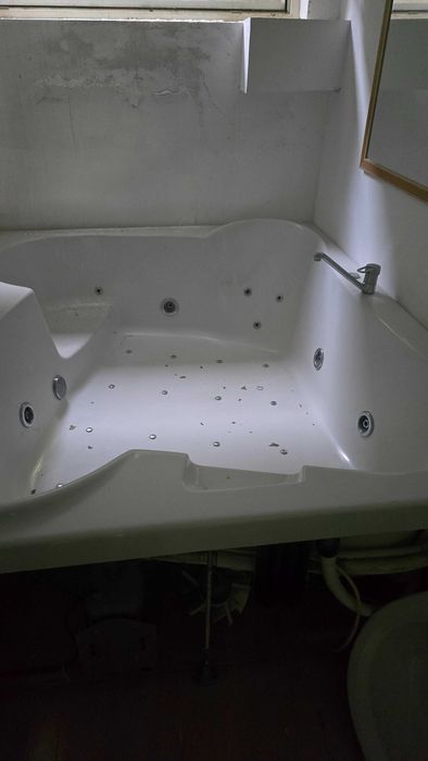 Хидромасажна вана