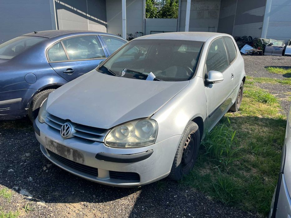 Dezmembrez VW Volkswagen Golf 5 coupe 2 usi gri argintiu 1,4 benzina