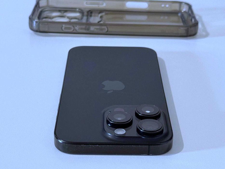 Бартер! iPhone 16 Pro 256GB Black Titanium (Черен) MDM Акаунт - 89% Батерия.
