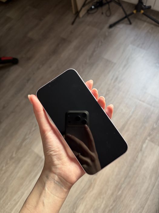 Сиреневый айфон 14