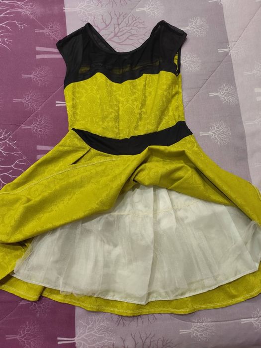 Рокля размер С, обличана веднъж за няколко часа