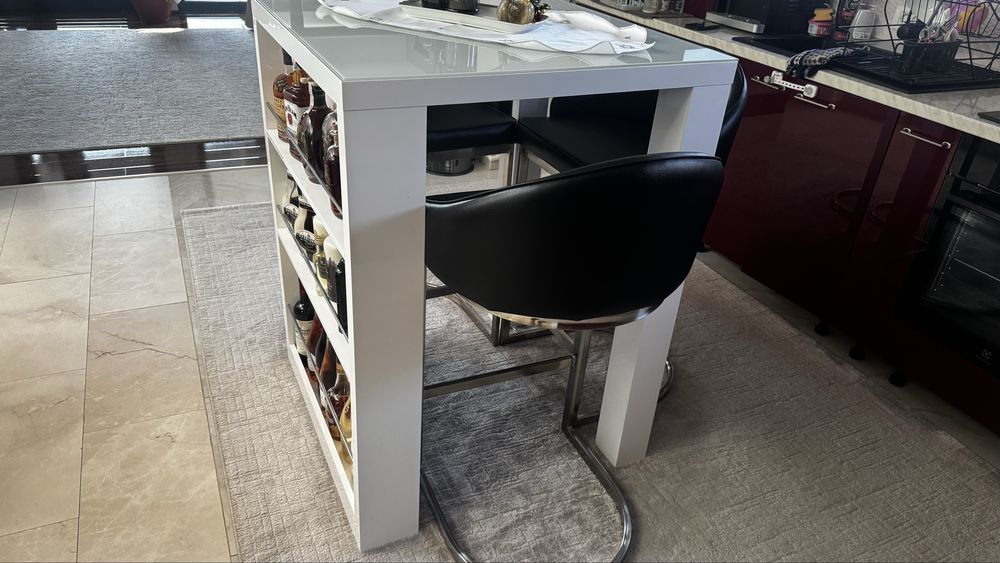 Bar de lux cu trei scaune – design elegant și calitate superioară