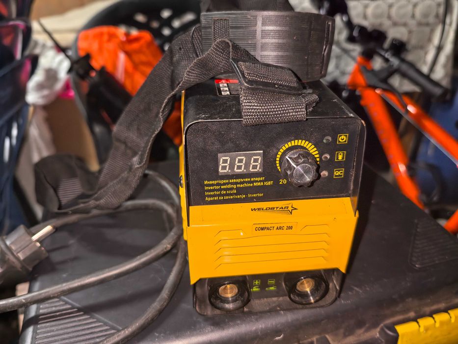 Инверторен електрожен 200А