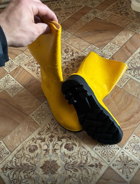 Продам новые сапоги