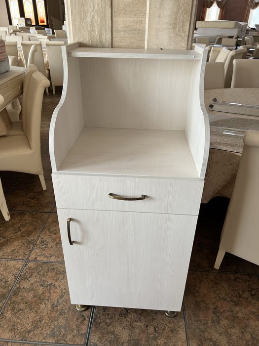 Mobilier , veselă, tacâmuri pentru sală de evenimente