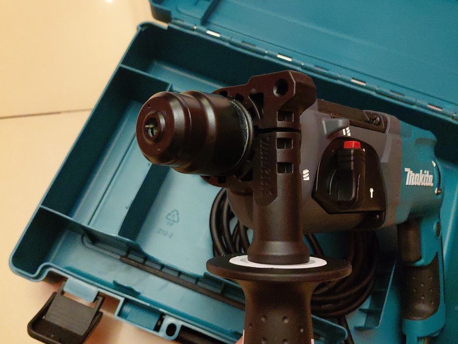 Перфоратор MAKITA