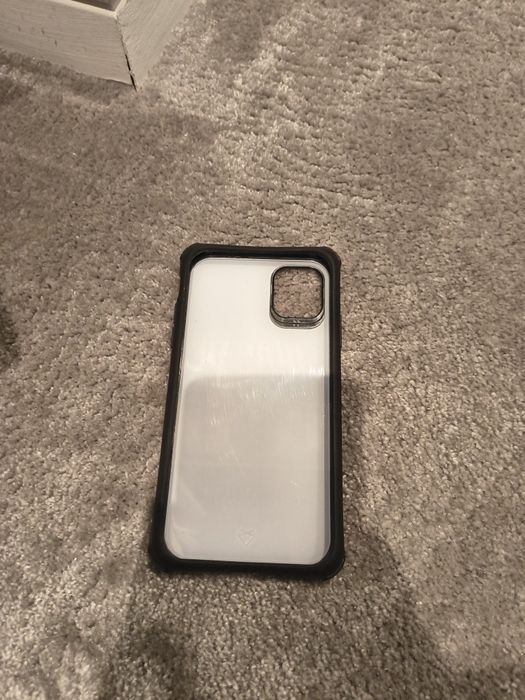 Vând husa mobilfox pentru iPhone 11