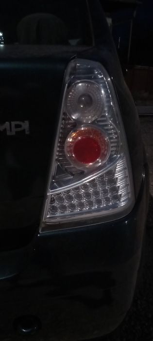 Lampa dreapta Logan 1