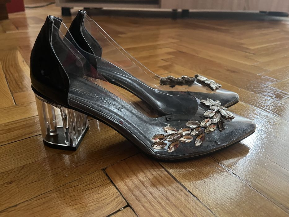 Обувки на ток с камъни