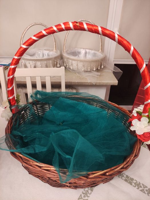 корзинки, коричневые и белые