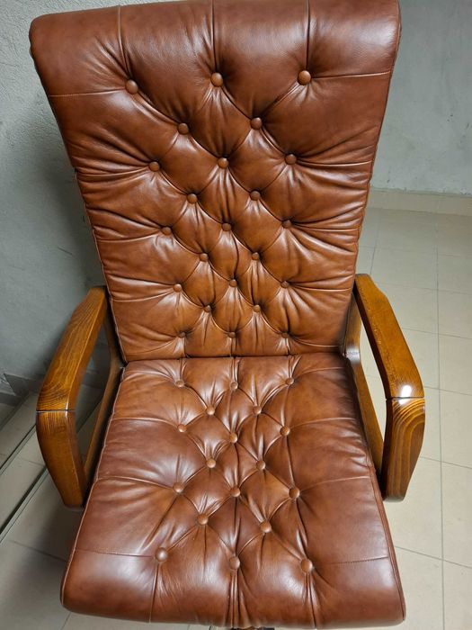 Vând scaun directorial