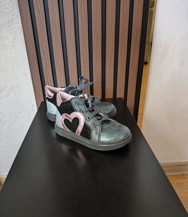 Продам детскую обувь