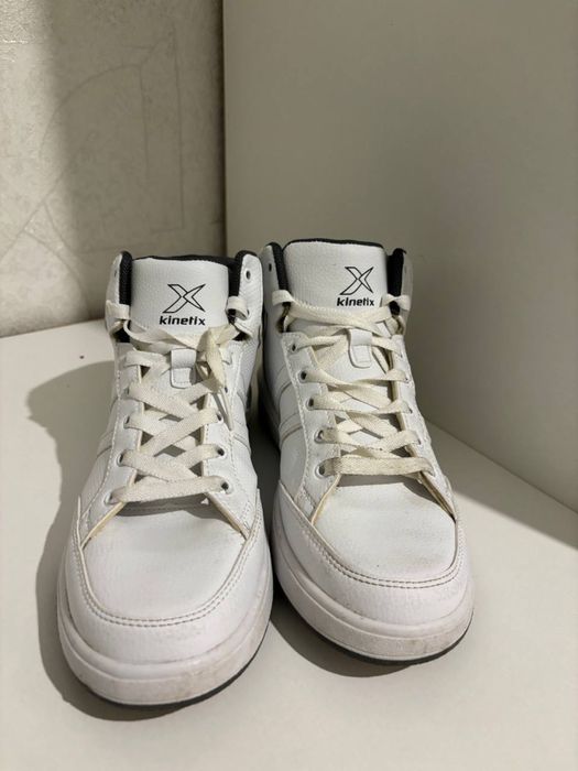 Осенный мужской кроссовка