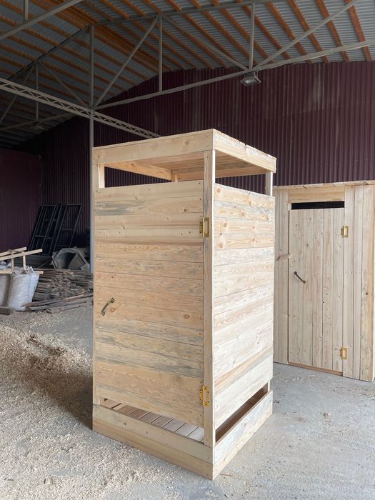 Туалет уличный деревянный