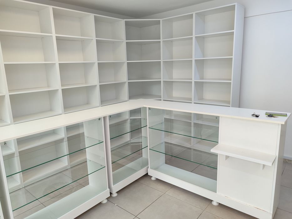 Rafturi, tejghele, mobilier comercial pentru magazine