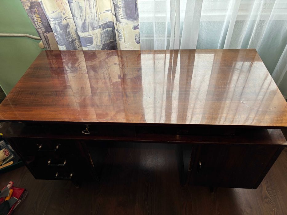 Голямо масивно дървено бюро – ретро / винтидж