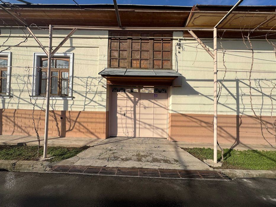 Срочна Сотилади ISTROXATDA hovli  sotladi  !!!