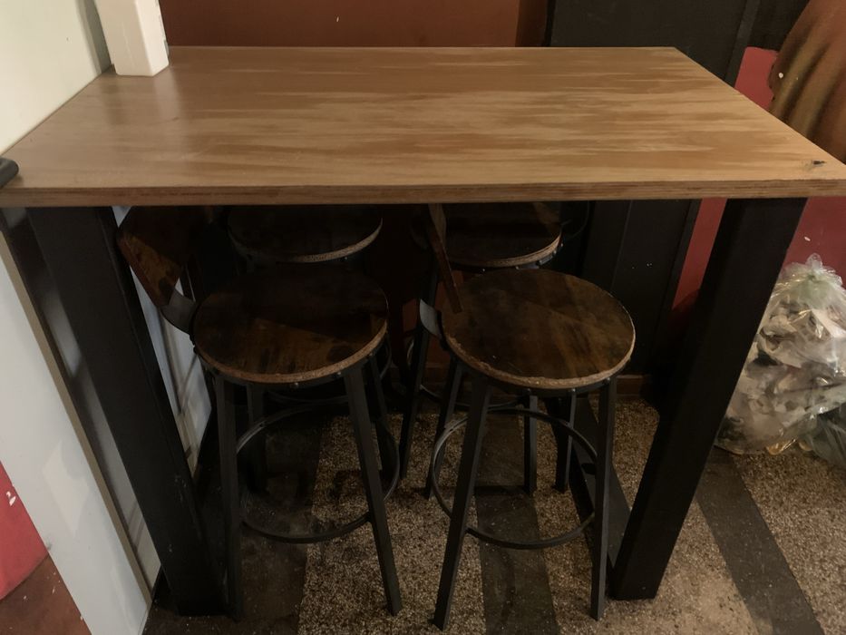 Mese inalte, scaune de bar, scaune imitatie ratan