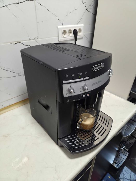 Espressor Automat DeLonghi Magnifica ESAM3000.B Aparat cu Cafea Boabe