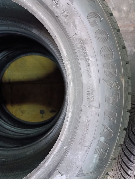 Anvelope de iarnă noi 215 65 17 Goodyear