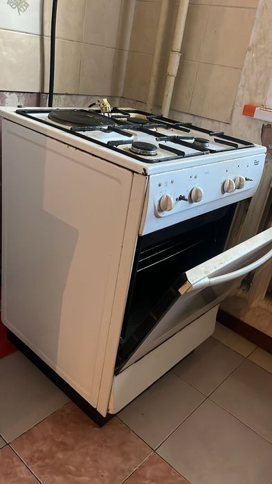 Продам ванну, газ плиту