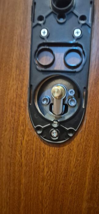 Lacatus Deblocari Si Reparatii Usi Metalice/Termopan