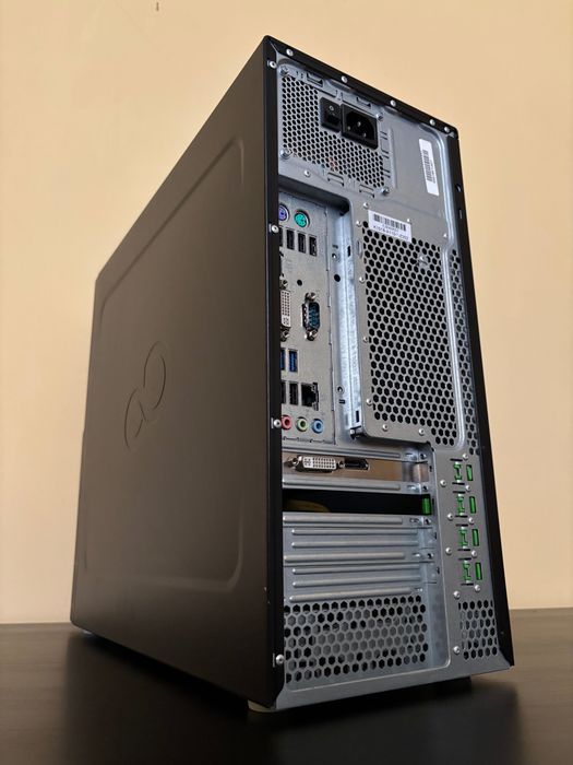 Продавам компютър Fujitsu MI5W