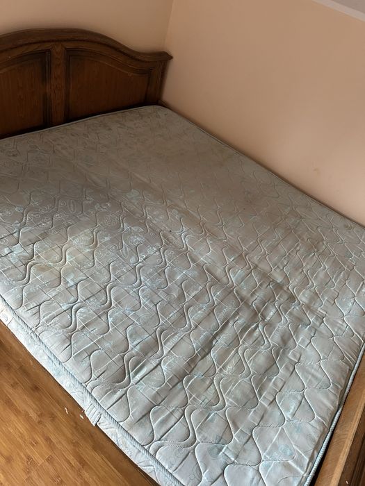 Pat cu tot cu saltea se vinde(usor negociabil)