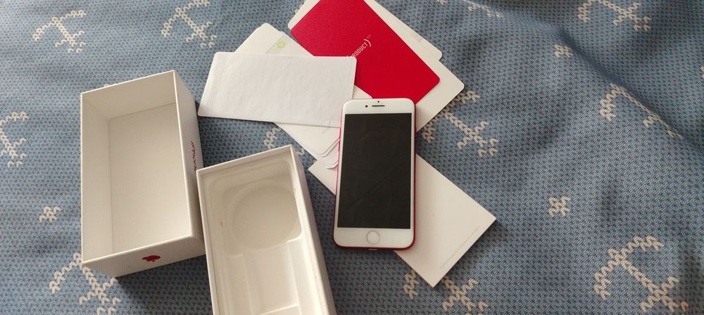 Продам IPhone 7 (Product) Red