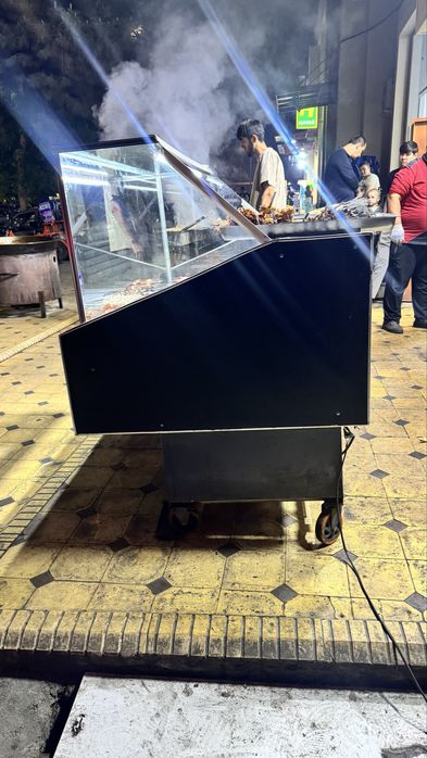 Shashlik uchun vitrina muzlatgich sotiladi srochna