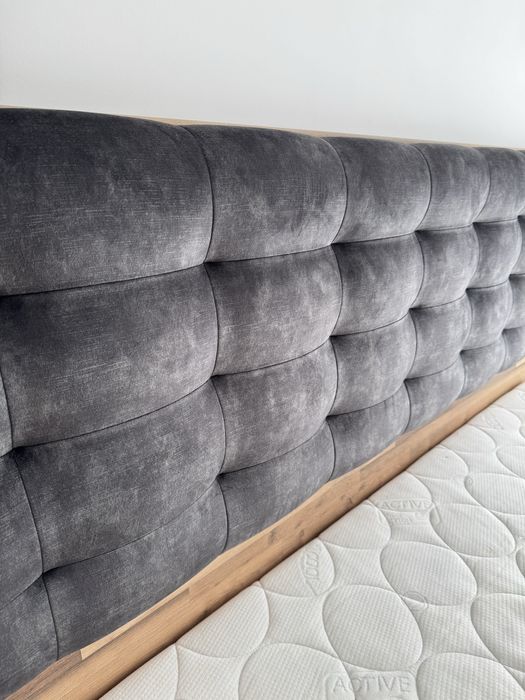 Pat 160x200 cu noptiere incluse și tăblie+canapea tapițate