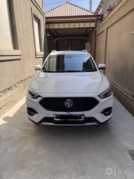 MG ZS автмобиль 2024 года